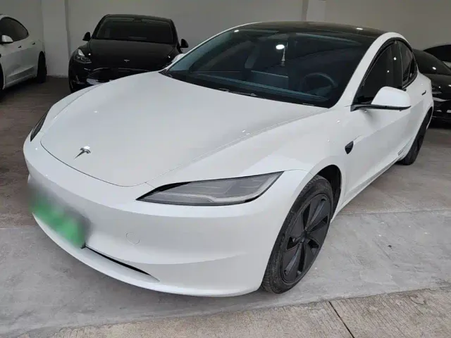 Фотография автомобиля — Tesla Model 3