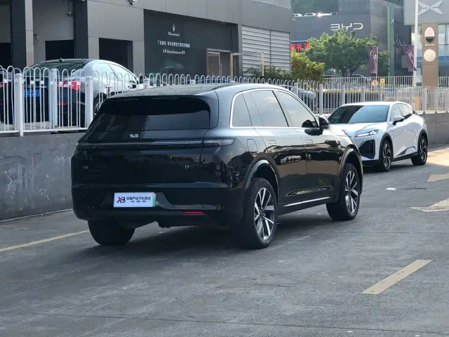 Li Auto L7 — Фото автомобиля 12