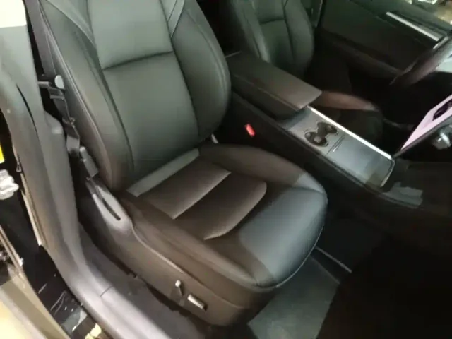 Tesla Model Y — Фото автомобиля 24