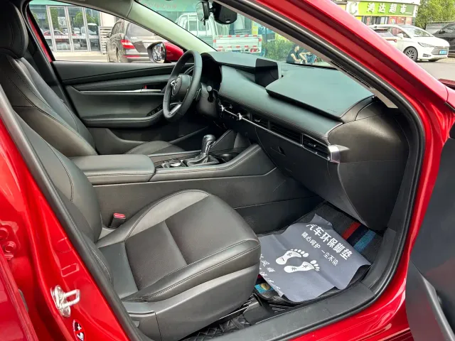 Mazda Axela — Фото автомобиля 17