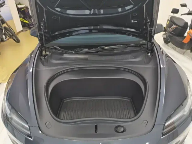 Tesla Model 3 — Фото автомобиля 19