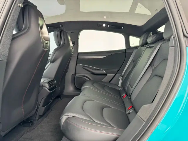 Xiaomi SU7 — Фото автомобиля 12