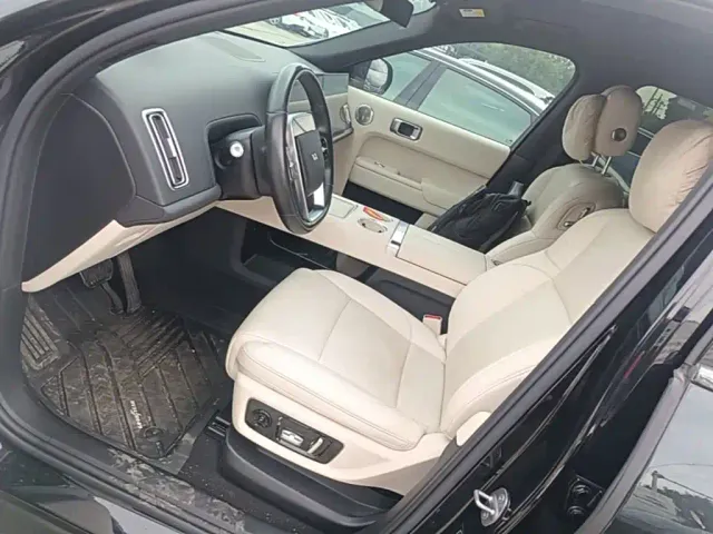 Li Auto L9 — Фото автомобиля 15