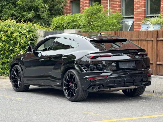 Lamborghini Urus — Фото автомобиля 3