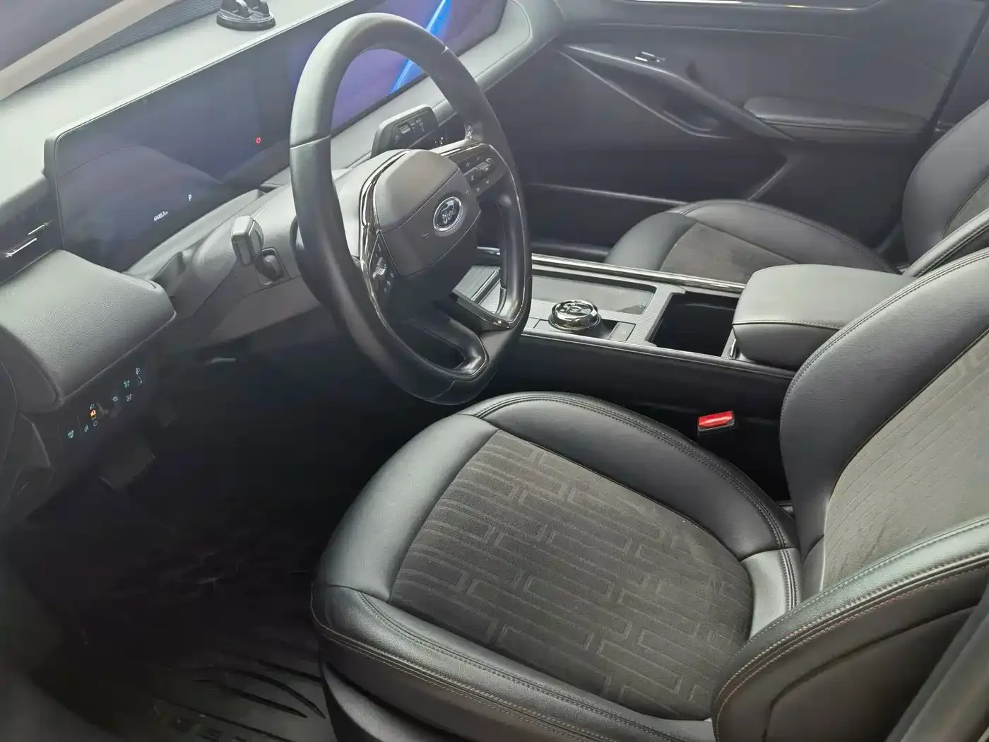 Ford Mondeo 2023 EcoBoost 245 Luxury — Фото автомобиля 16
