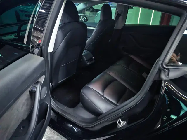 Tesla Model 3 — Фото автомобиля 5