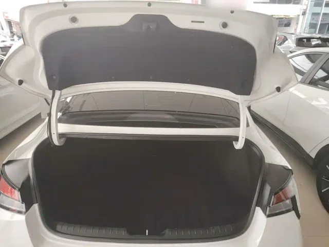 Hyundai Elantra — Фото автомобиля 18