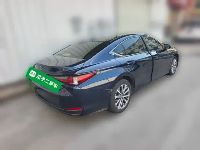 Lexus ES — Фото автомобиля 4