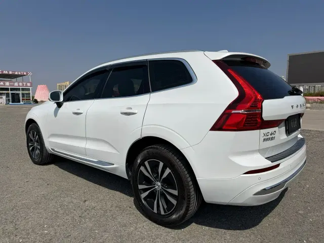 Volvo XC60 — Фото автомобиля 4