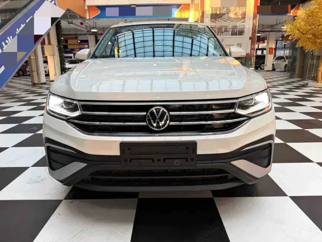 Volkswagen Tiguan L — Фото автомобиля 3