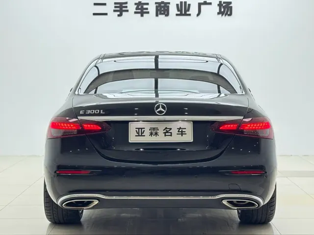 Mercedes-Benz E-Class — Фото автомобиля 3