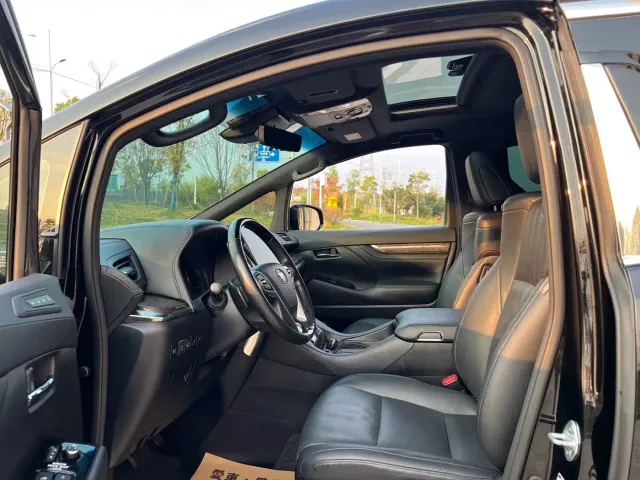 Toyota Vellfire — Фото автомобиля 7