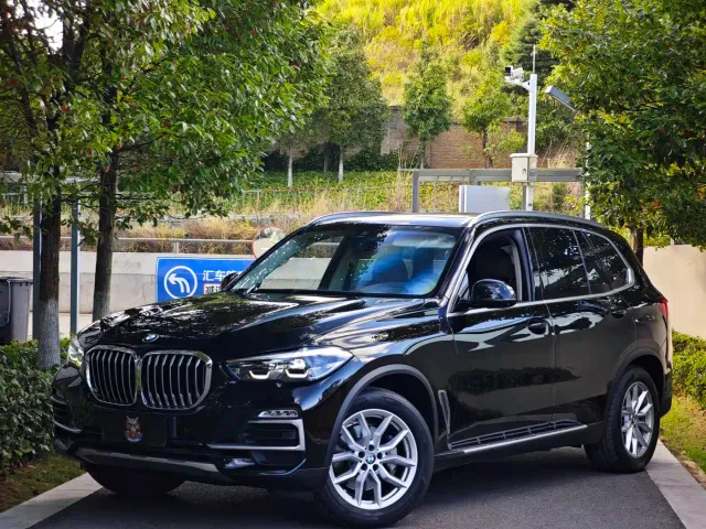 Фотография автомобиля — BMW X5