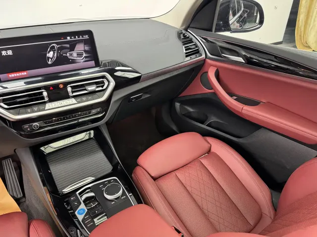 BMW iX3 — Фото автомобиля 10