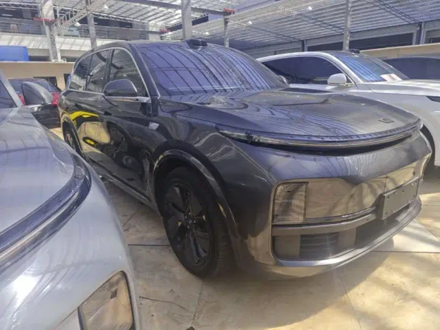 Li Auto L8 — Фото автомобиля 3