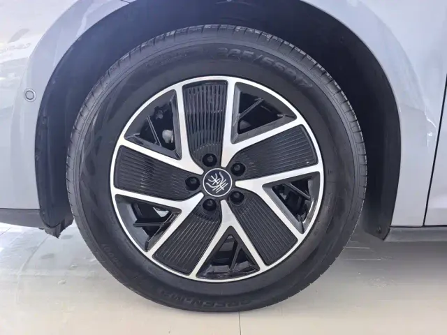 BYD Qin L — Фото автомобиля 5