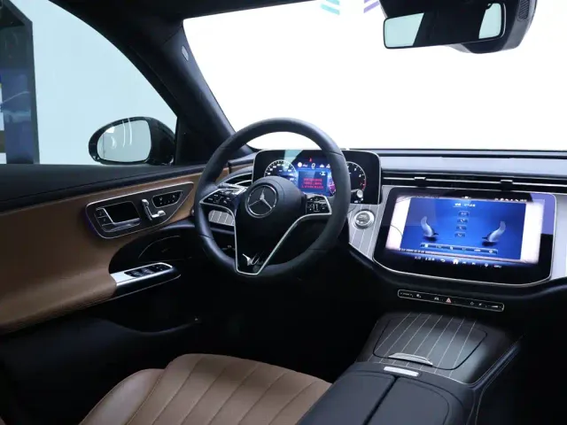 Mercedes-Benz E-Class — Фото автомобиля 14