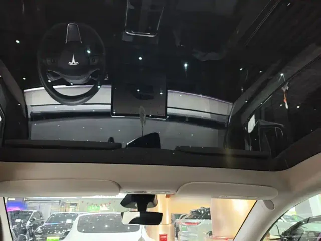 Tesla Model Y — Фото автомобиля 17