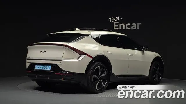 Kia EV6 — Фото автомобиля 2