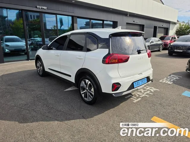 Kia Niro — Фото автомобиля 4