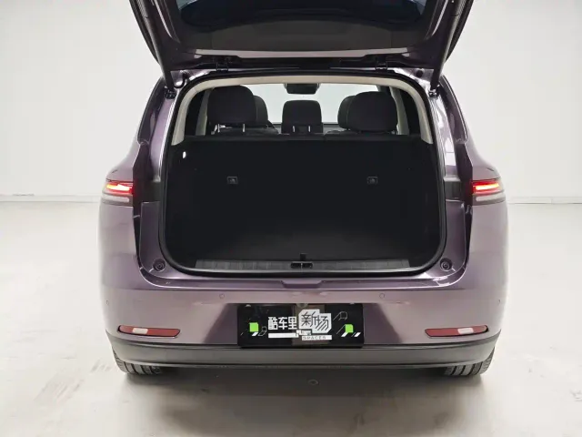 Leapmotor C10 — Фото автомобиля 12
