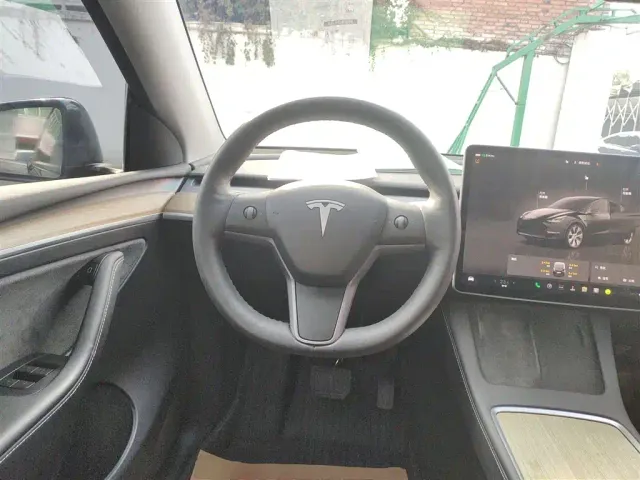 Tesla Model Y — Фото автомобиля 2