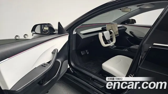 Tesla Model 3 — Фото автомобиля 9