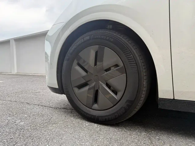 Li Auto MEGA — Фото автомобиля 6