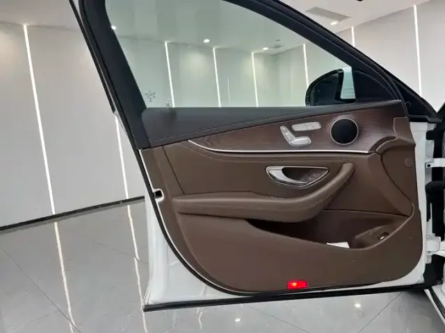 Mercedes-Benz E-Class — Фото автомобиля 10