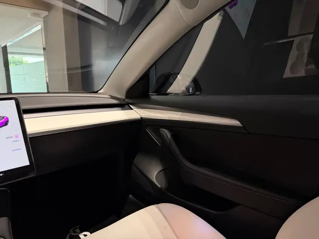 Tesla Model 3 — Фото автомобиля 11