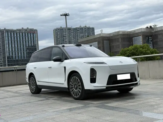 Nio ES8 — Фото автомобиля 2