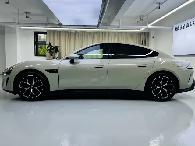 Xiaomi SU7 — Фото автомобиля 10
