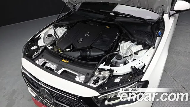 Mercedes-Benz E-Class — Фото автомобиля 6