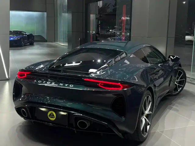 Lotus Emira — Фото автомобиля 4