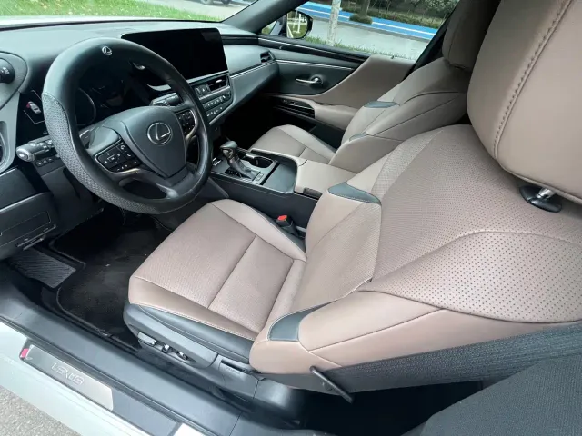 Lexus ES — Фото автомобиля 11
