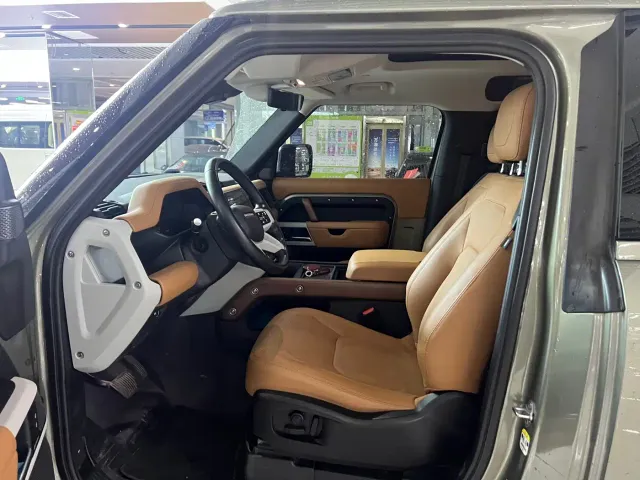 Land Rover Defender — Фото автомобиля 5