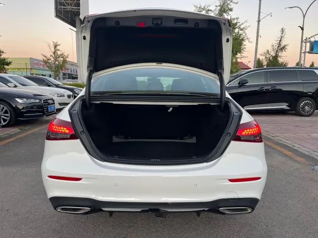 Mercedes-Benz E-Class — Фото автомобиля 6