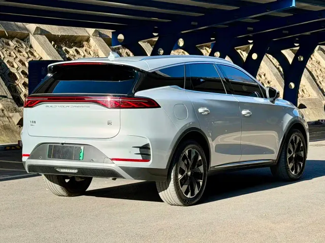 BYD Tang — Фото автомобиля 10