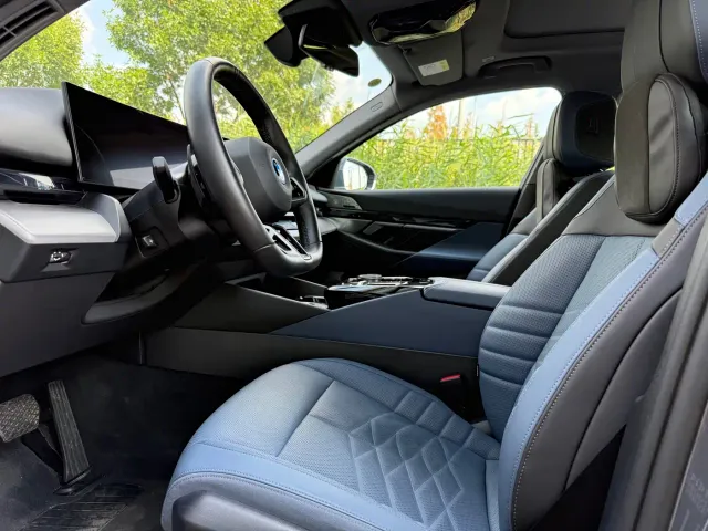 BMW i5 — Фото автомобиля 4
