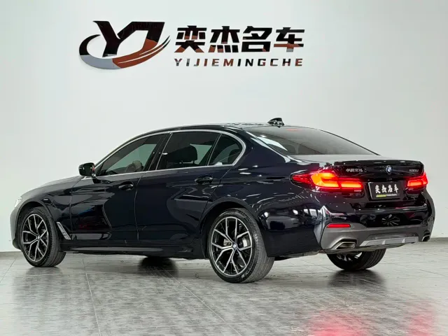 BMW BMW 5 Series 2022 Model Third Facelift 530Li Premium M Sport Package — Фото автомобиля 7