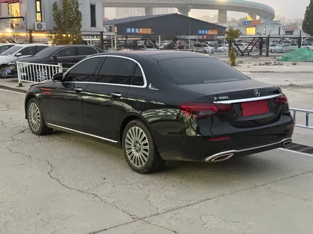 Mercedes-Benz E-Class — Фото автомобиля 7