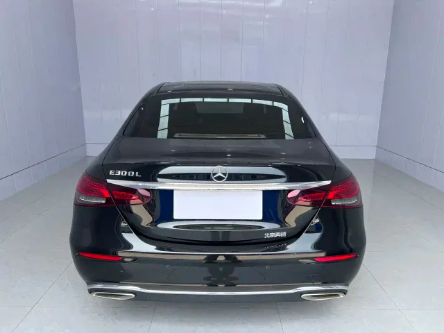 Mercedes-Benz E-Class — Фото автомобиля 4