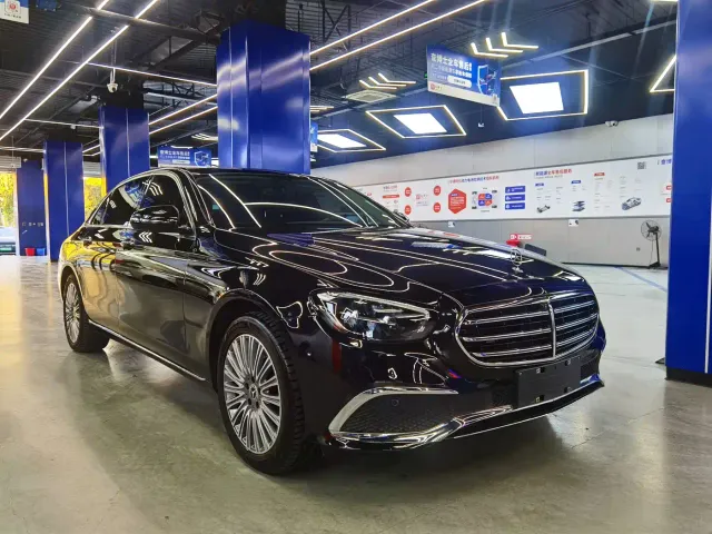 Mercedes-Benz E-Class — Фото автомобиля 3