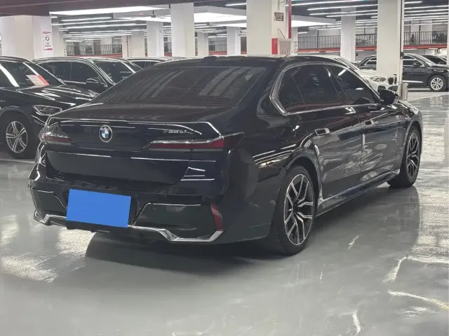 BMW 7 Series — Фото автомобиля 12