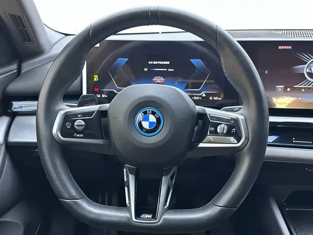 BMW i5 — Фото автомобиля 14