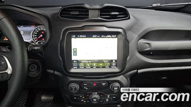 Jeep Renegade — Фото автомобиля 14