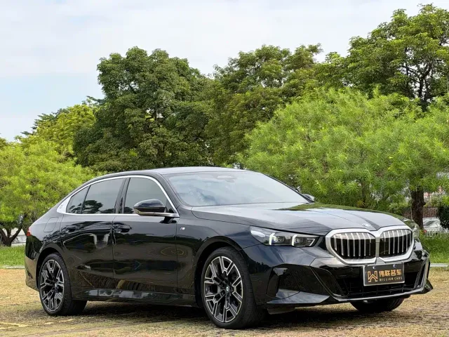 BMW 5 Series — Фото автомобиля 3