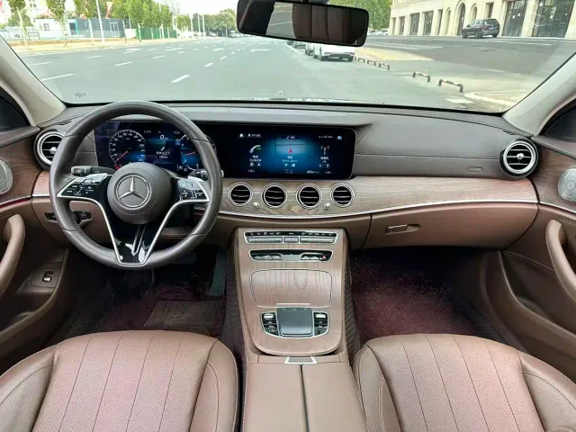 Mercedes-Benz E-Class — Фото автомобиля 15
