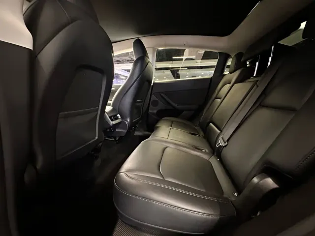 Tesla Model Y — Фото автомобиля 15