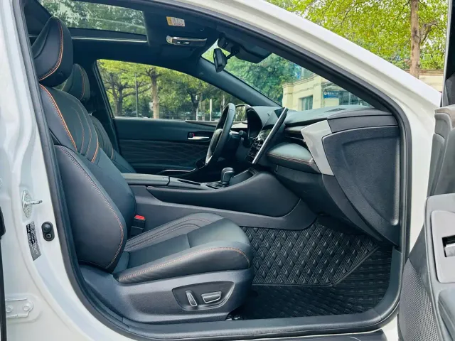 Toyota Avalon 2024 Hybrid 2.0L Luxury Edition — Фото автомобиля 16